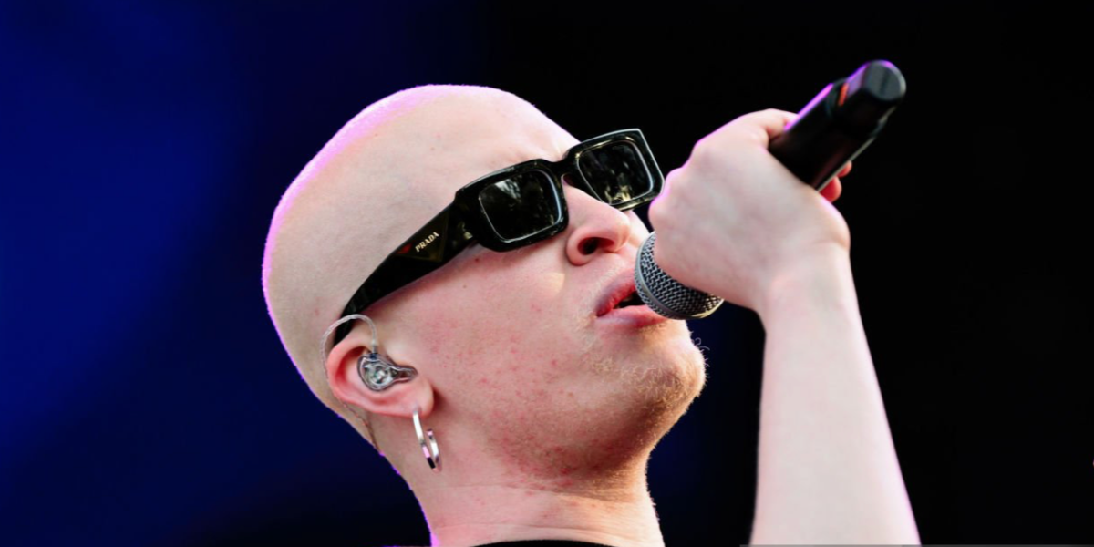 Prada PR 06YS 09Q5S0 - As Seen On Jude Bellingham & Pete Davidson